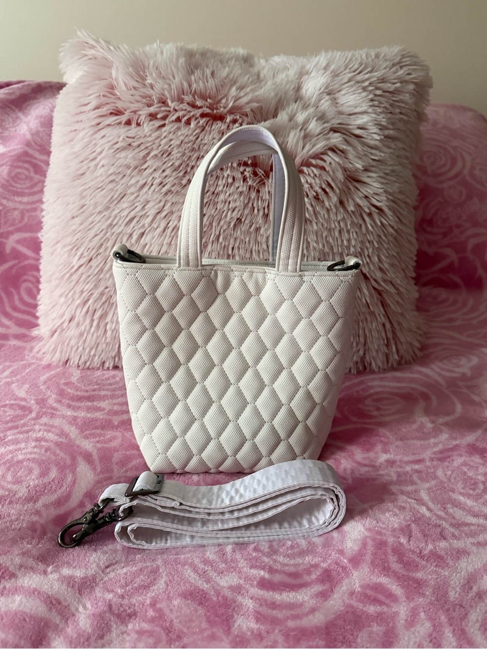 LUG -Matte Lux Vegan Leather Tip Toe Crossbody - Picture 2 of 3